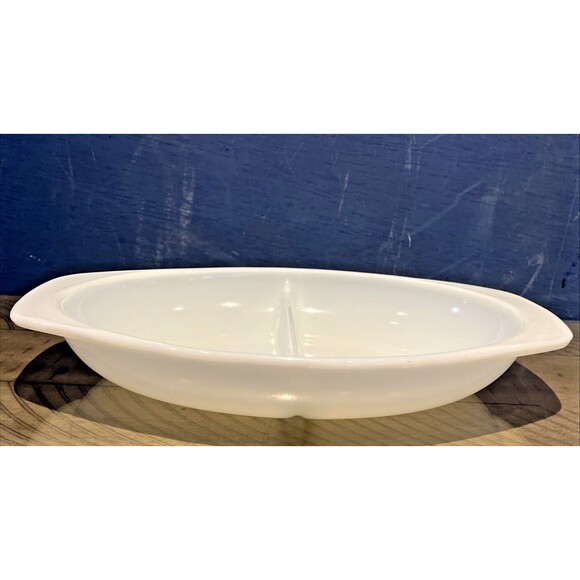Vintage Pyrex 1083 White Milk Glass Divided Casserole Serving Dish 1-1/2 Quart - Picture 2 of 5